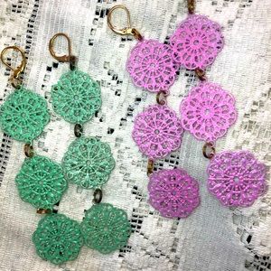 Green and lavender filigree earrings. Lot of 2. B4